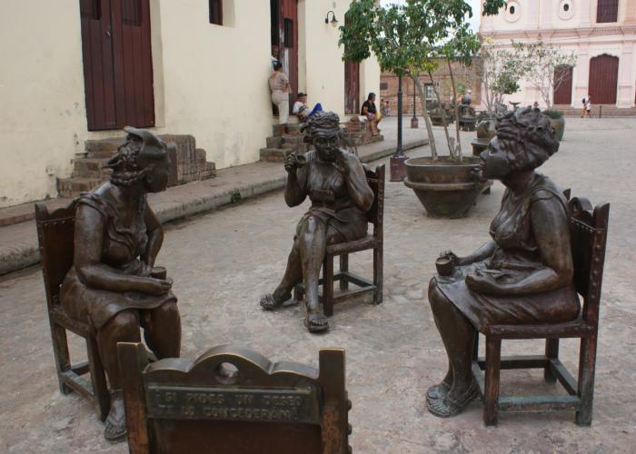 „Poczta pantoflowa”. Kuba, Camagüey, Plaza del Carmen - rzeźba miejska. Źródło: archiwum własne