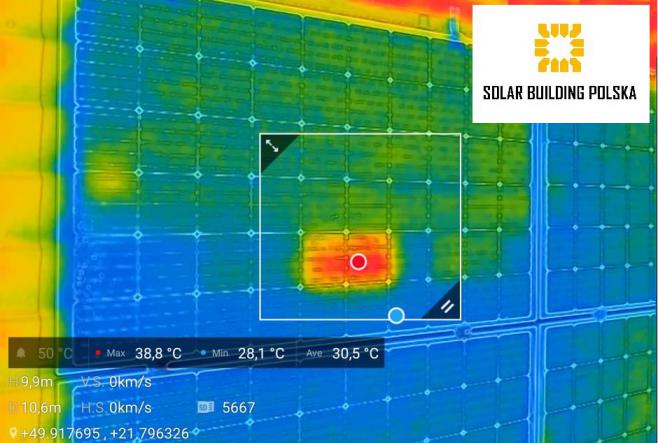 Photographs of modules taken with a thermal imaging camera showing areas of overheating of cells (so-called hot spots). Photo by Stanisław Bajorski – PV thermovision measurements – used with permission of [https://solarbp.pl/|Solar Building Polska].