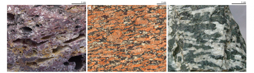 Przykłady tekstur równoległych. A: w skale afanitowej, B-C: w skałach fanerokrystalicznych. 